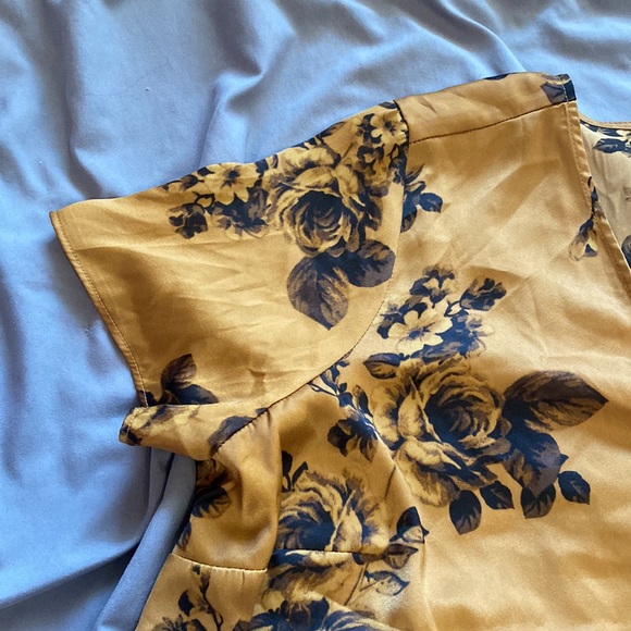 Satin blouse - Picture 6 of 7